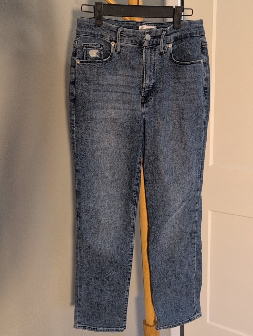 Good American Straight-Leg Jeans in Blue